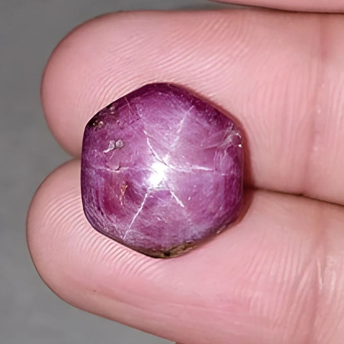 Cabujón de rubí estrella
