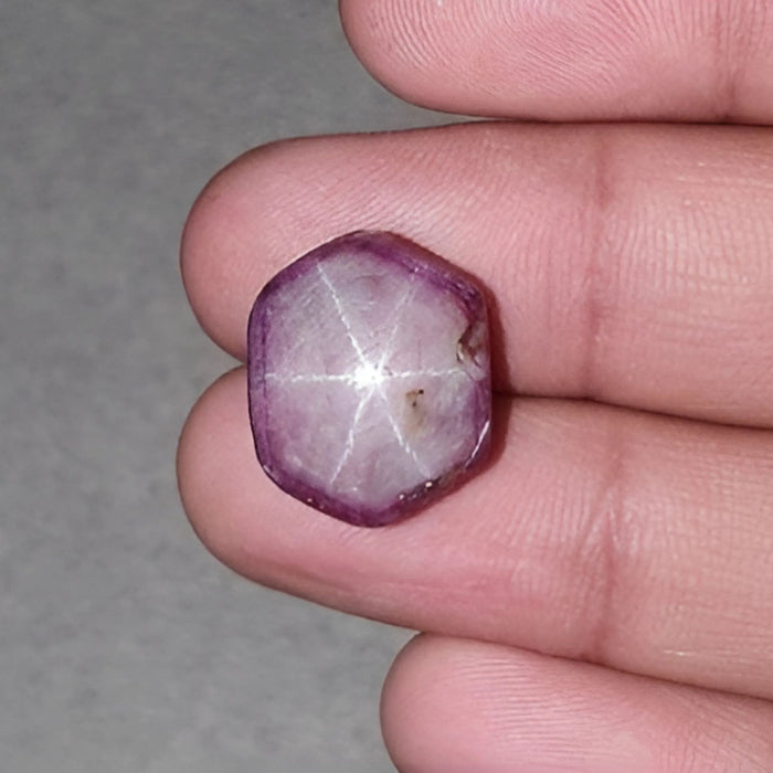Cabujón de rubí estrella
