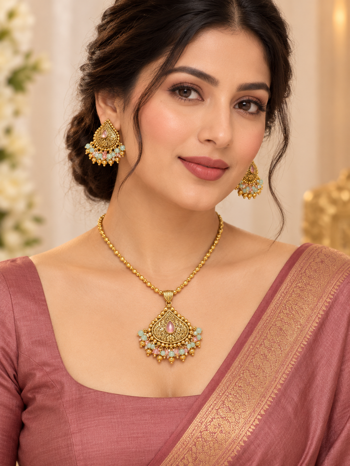 Antique gold Kundan choker set with maang tikka and earrings