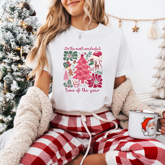 Boho Floral Pink Coquette Christmas Women's Graphic T-Shirt
