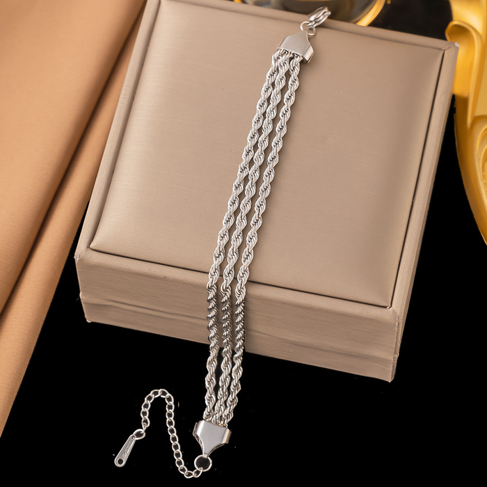Brazalete Triple Cadena Entrelazada Plateada